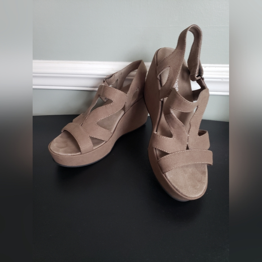 Antelope Wedge Sandal size 39